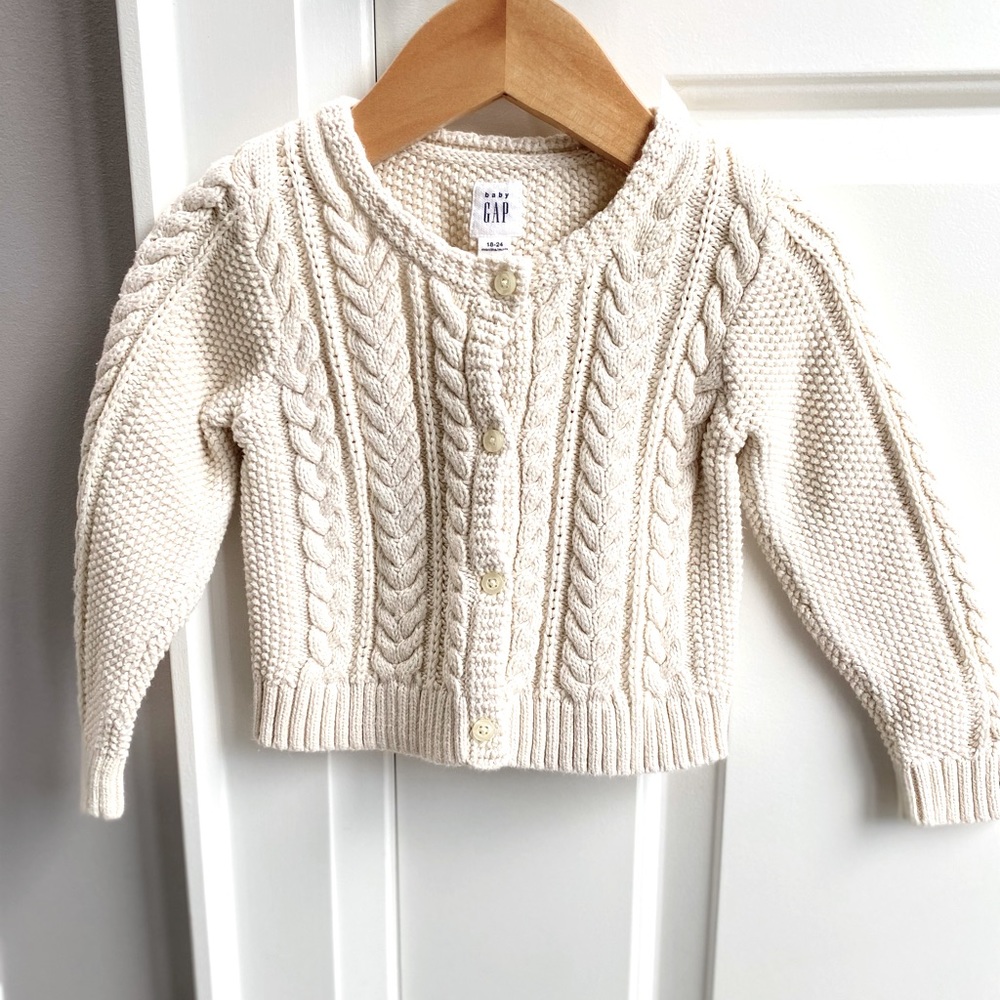 Gap Cable Knit button down cardigan. Size:18-24 months